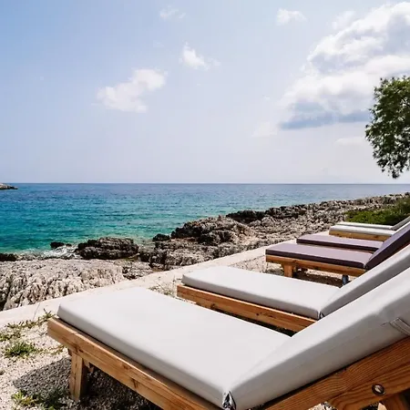 Floreika By The Sea