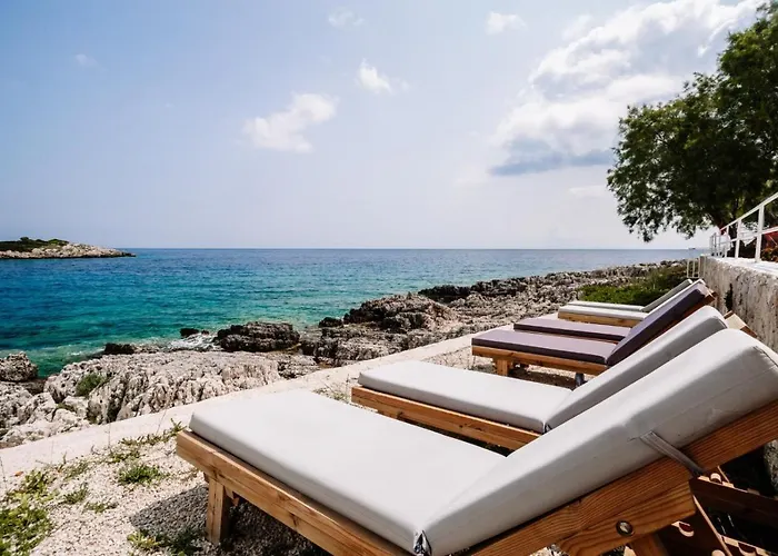 Floreika By The Sea
